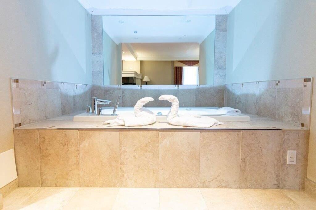 Hamilton Plaza Hotel And Conference Centre 외부 사진