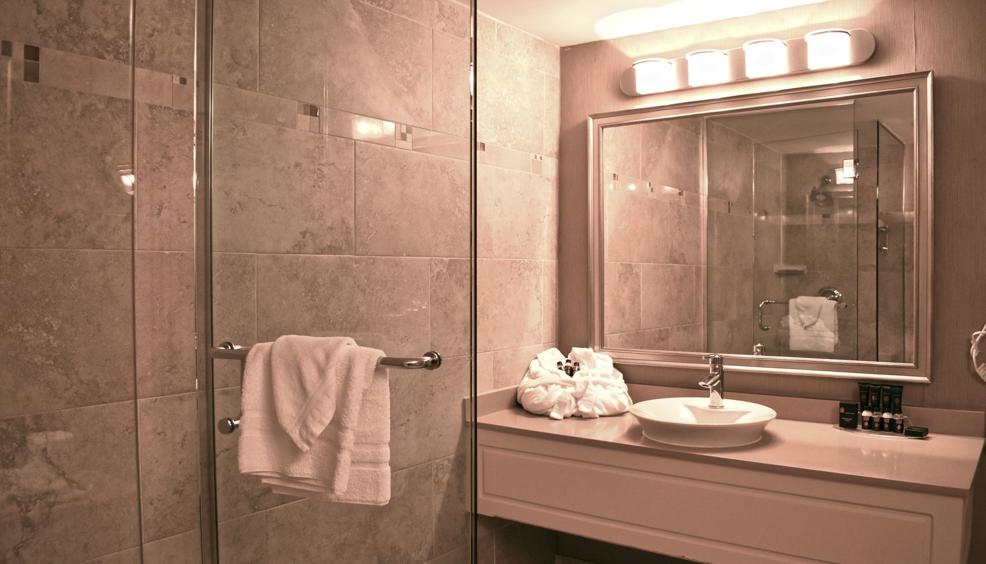 Hamilton Plaza Hotel And Conference Centre 외부 사진